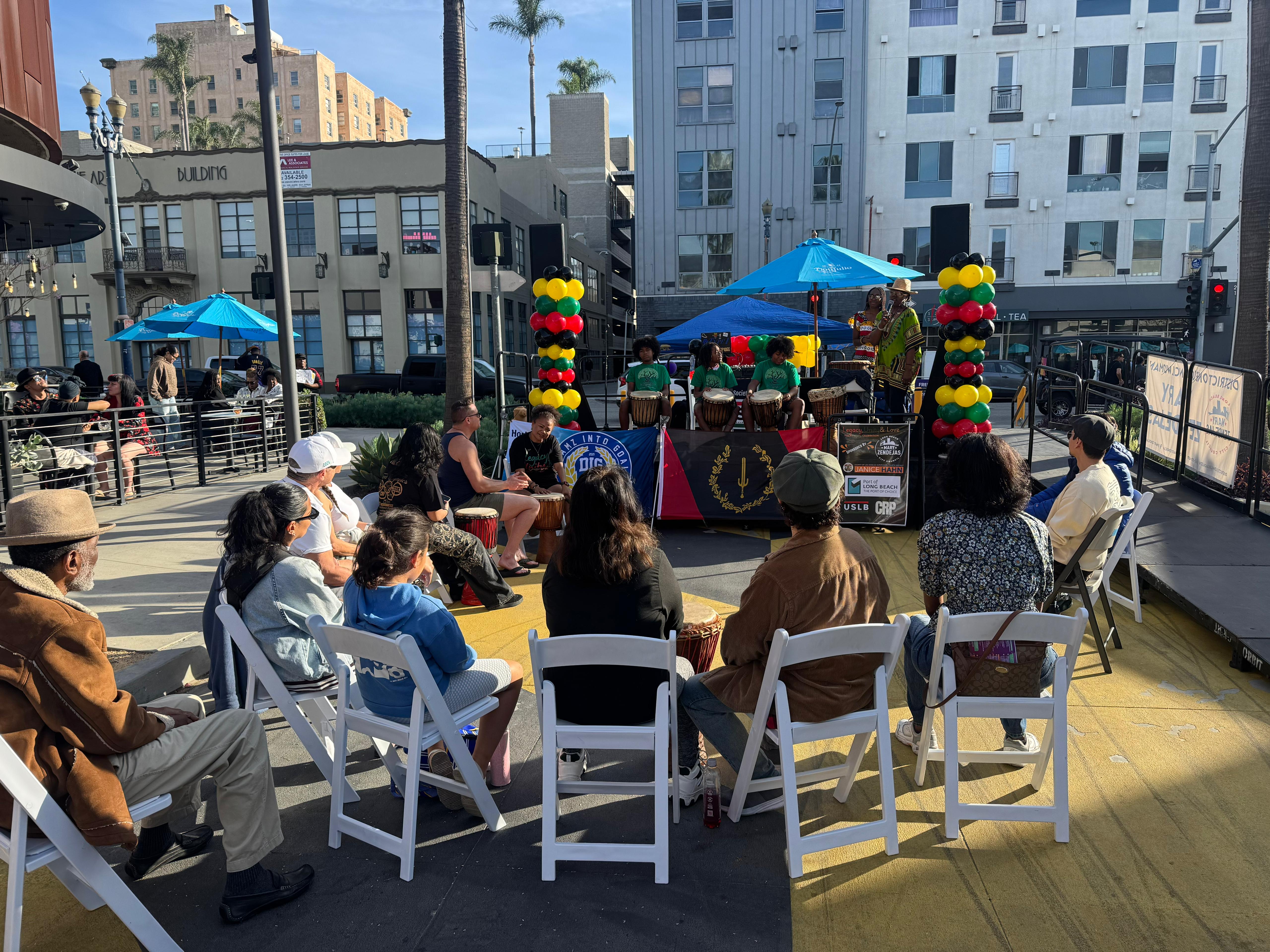 Earthlodge_DrumCircle_Crowd